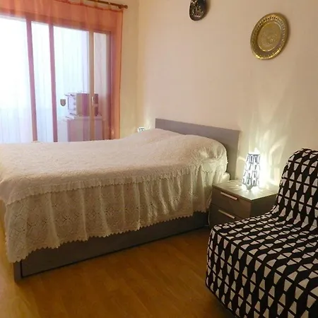 Apartment Le Lavandou, 2 Pieces, 4 Personnes - Fr-1-251-594 *