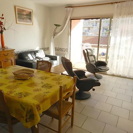 Le Lavandou, 2 Pieces, 4 Personnes - Fr-1-251-594 * Le Lavandou